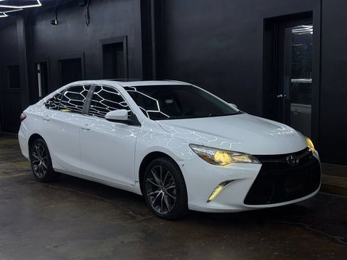 Used 2016 Toyota Camry XSE w/ Moonroof Package FWD image 11