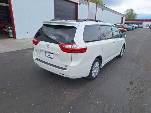 Used 2017 Toyota Sienna XLE w/ XLE Navigation Package image 8