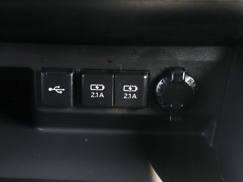 Used 2021 Toyota Highlander L FWD image 35