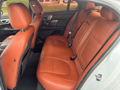 Used 2011 Jaguar XF Premium RWD image 11