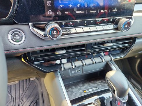 Used 2023 Chevrolet Colorado Z71 w/ Z71 Convenience Package 2 AWD/4WD image 22