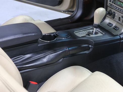 Used 2005 Ford Thunderbird image 68