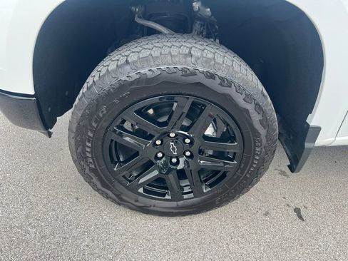 Used 2024 Chevrolet Silverado 1500 LT Trail Boss w/ LT Trail Boss Premium Package AWD/4WD image 13