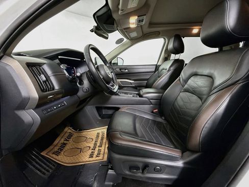 Used 2024 Nissan Pathfinder Platinum AWD/4WD image 28