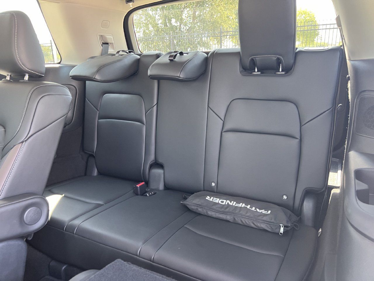 Used 2025 Nissan Pathfinder Platinum FWD image 12