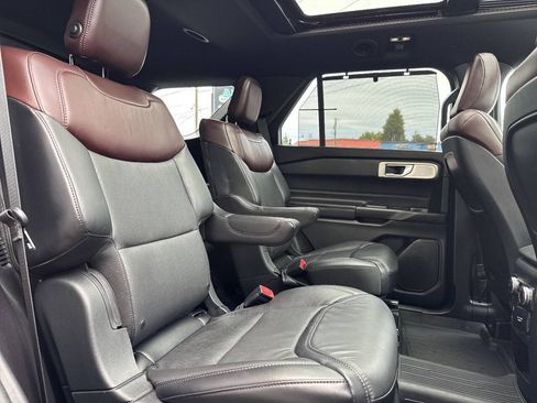 Used 2020 Ford Explorer Platinum w/ Premium Technology Package AWD/4WD image 22