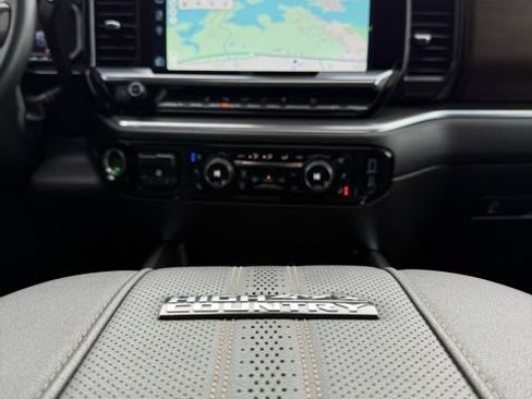 Used 2025 Chevrolet Silverado 2500 High Country w/ Technology Package image 28