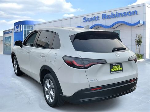 Used 2023 Honda HR-V LX image 3