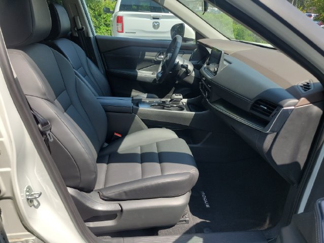 Certified 2023 Nissan Rogue SV w/ SV Premium B Package FWD image 30