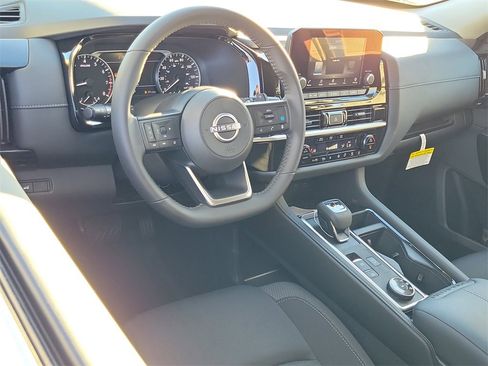 New 2025 Nissan Pathfinder SV image 3