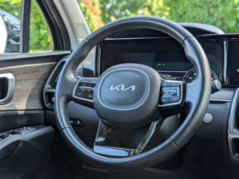 Used 2022 Kia Sorento S w/ Panoramic Sunroof Package AWD/4WD image 14