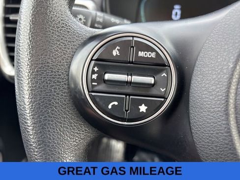 Used 2025 Kia Soul LX w/ LX Technology Package FWD image 8