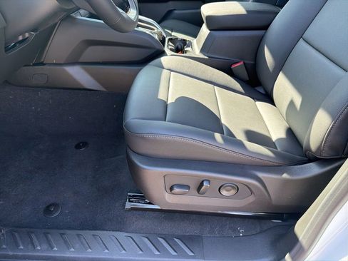 New 2026 Chevrolet Colorado LT w/ LT Convenience Package AWD/4WD image 16