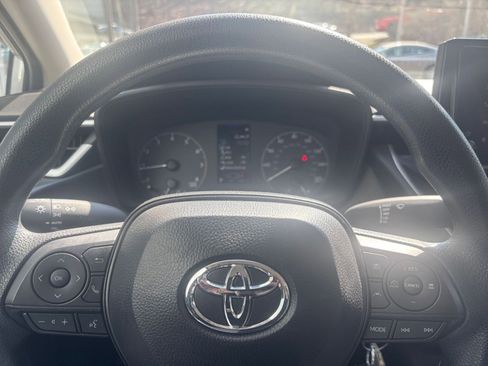 Used 2025 Toyota Corolla LE image 27