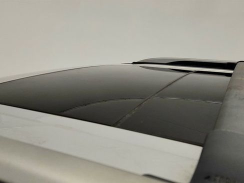 Used 2017 Ford Explorer XLT w/ Equipment Group 202A image 10