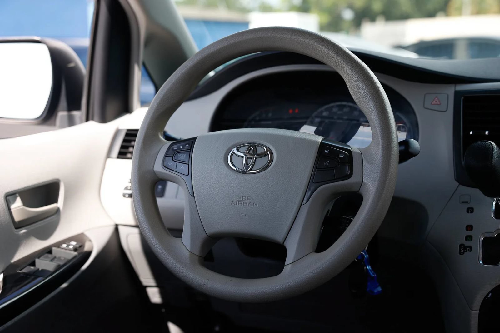 Used 2014 Toyota Sienna LE FWD image 29