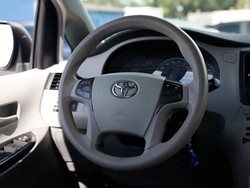 Used 2014 Toyota Sienna LE FWD image 29
