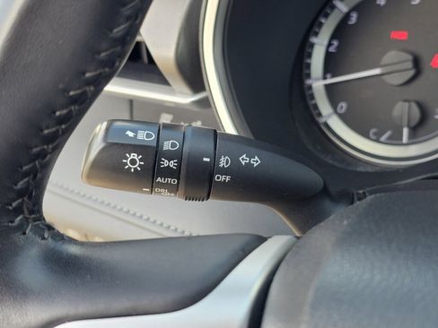 Used 2023 Toyota Highlander XLE FWD image 23