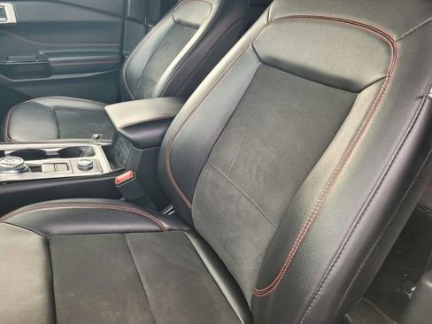 Certified 2022 Ford Explorer ST-Line w/ Class IV Trailer Tow Package image 11