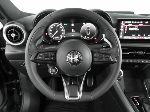 New 2025 Alfa Romeo Tonale w/ Premium Package image 32