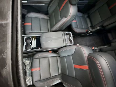 Used 2024 Chevrolet Traverse RS image 24