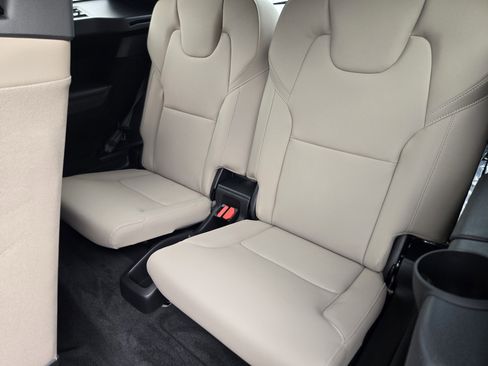 New 2026 Volvo XC90 B6 Core image 33