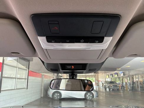 Used 2025 Nissan Rogue SV FWD image 16