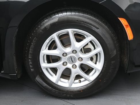 Used 2023 Chrysler Pacifica Touring-L FWD image 36