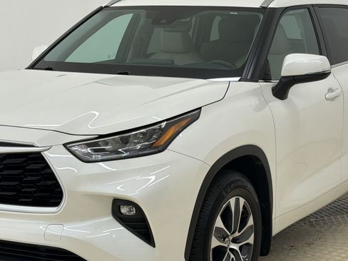 Used 2020 Toyota Highlander XLE AWD/4WD image 24
