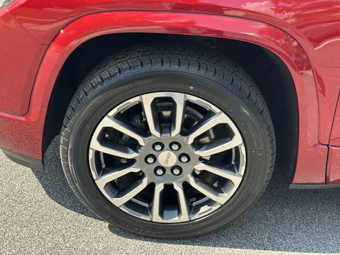 Used 2022 GMC Acadia Denali w/ Denali Technology Package FWD image 11