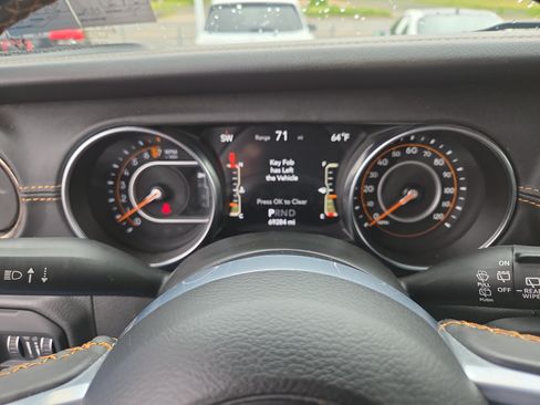 Used 2022 Jeep Wrangler Unlimited Sahara AWD/4WD image 21