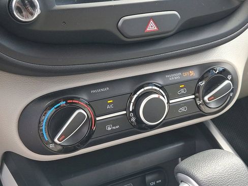 Used 2025 Kia Soul LX FWD image 16