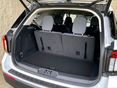 New 2026 Ford Explorer Active RWD image 18