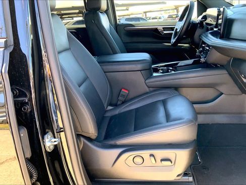 Certified 2025 Chevrolet Suburban Z71 image 9