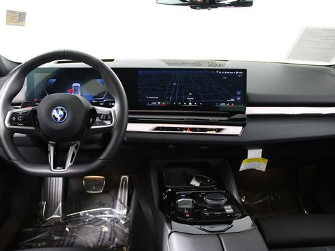 Used 2025 BMW i5 eDrive40i w/ M Sport Package image 39