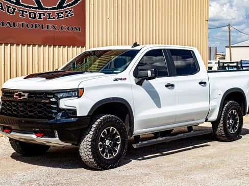 Used 2022 Chevrolet Silverado 1500 ZR2 w/ Technology Package image 8