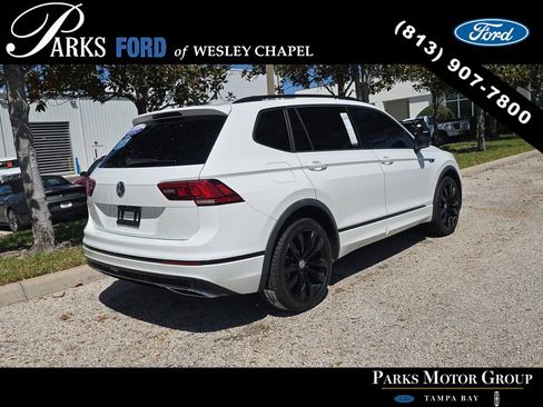 Used 2021 Volkswagen Tiguan SE R-Line image 4