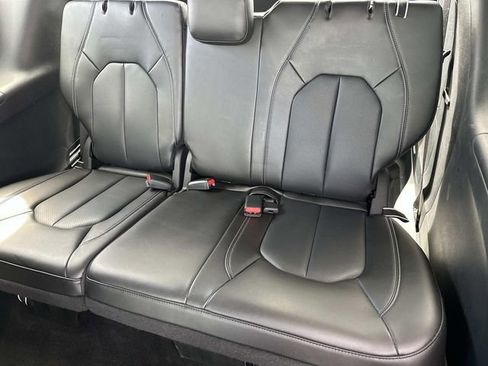 Used 2023 Chrysler Pacifica Touring-L w/ S Appearance Package image 22