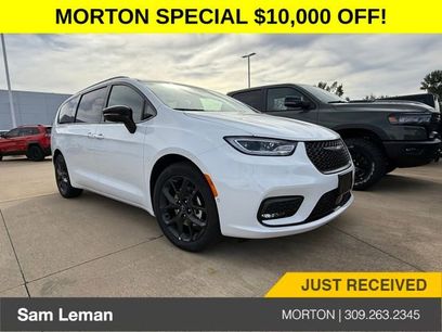 New 2026 Chrysler Pacifica Limited w/ S Appearance Package