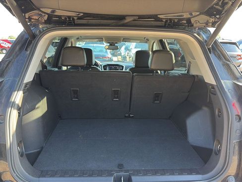 Used 2024 GMC Terrain SLT FWD image 3