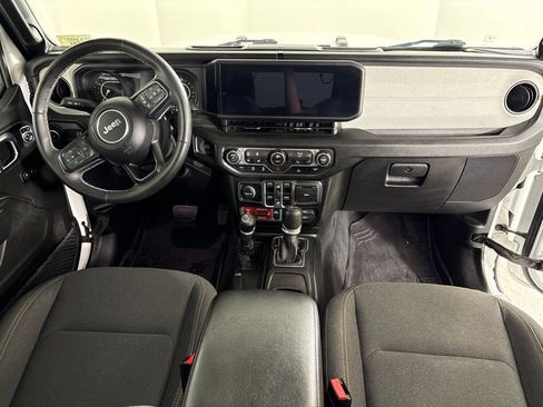 Used 2025 Jeep Wrangler Unlimited Sport AWD/4WD image 15
