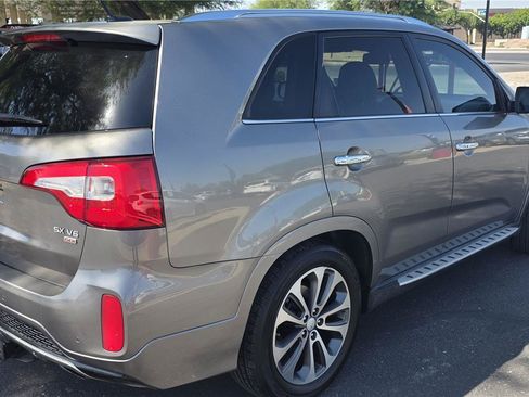 Used 2014 Kia Sorento SX w/ 3rd Row Package FWD image 4