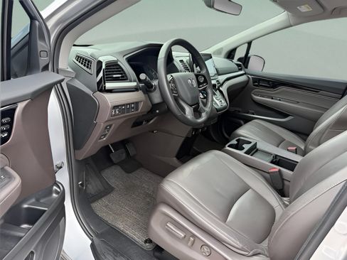 Certified 2024 Honda Odyssey Touring image 9