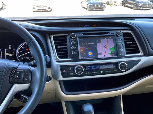 Used 2016 Toyota Highlander XLE image 6