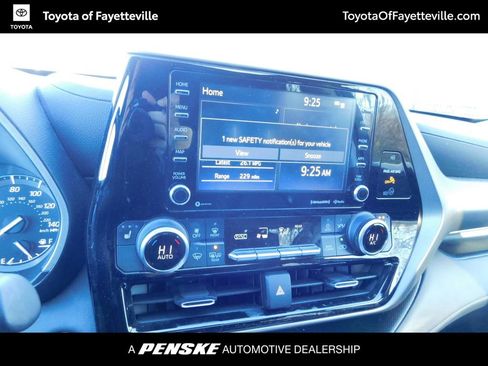 Used 2021 Toyota Highlander XLE image 8