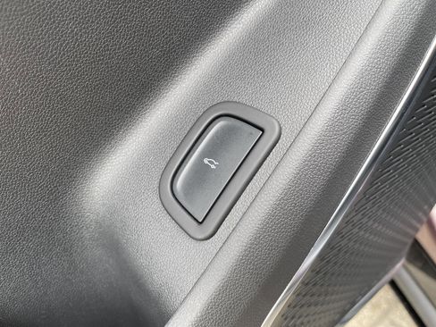 Used 2025 Chevrolet Traverse High Country w/ LPO, Floor Liner Package AWD/4WD image 14