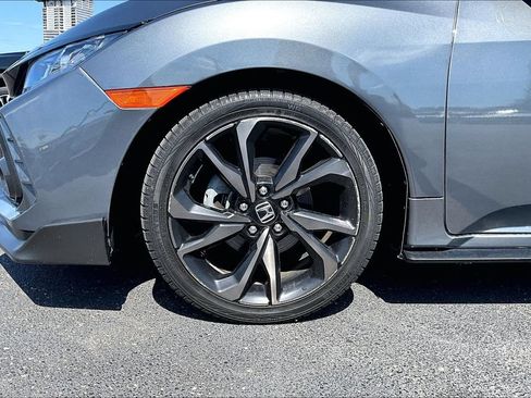 Used 2017 Honda Civic Sport image 2