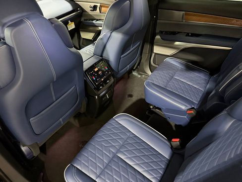 New 2026 Cadillac Vistiq Premium Luxury image 12