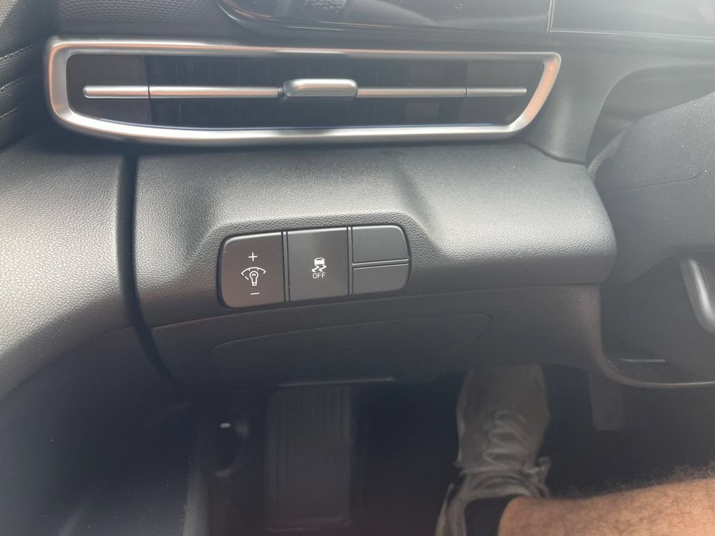 Used 2025 Hyundai Elantra SEL FWD image 17