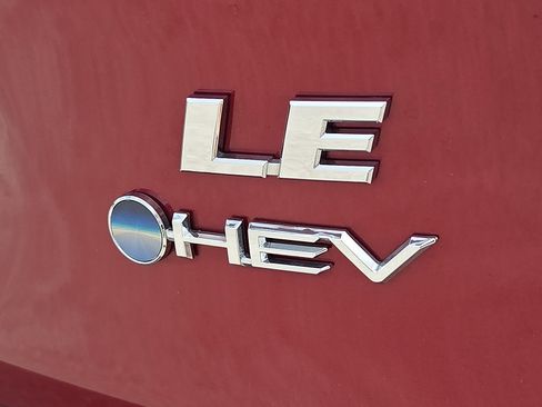 Used 2025 Toyota RAV4 LE AWD/4WD image 8